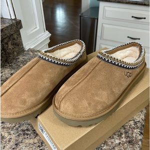 UGG SLIPPERS